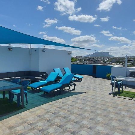 Flic En Flac Beach Penthouse Exterior photo